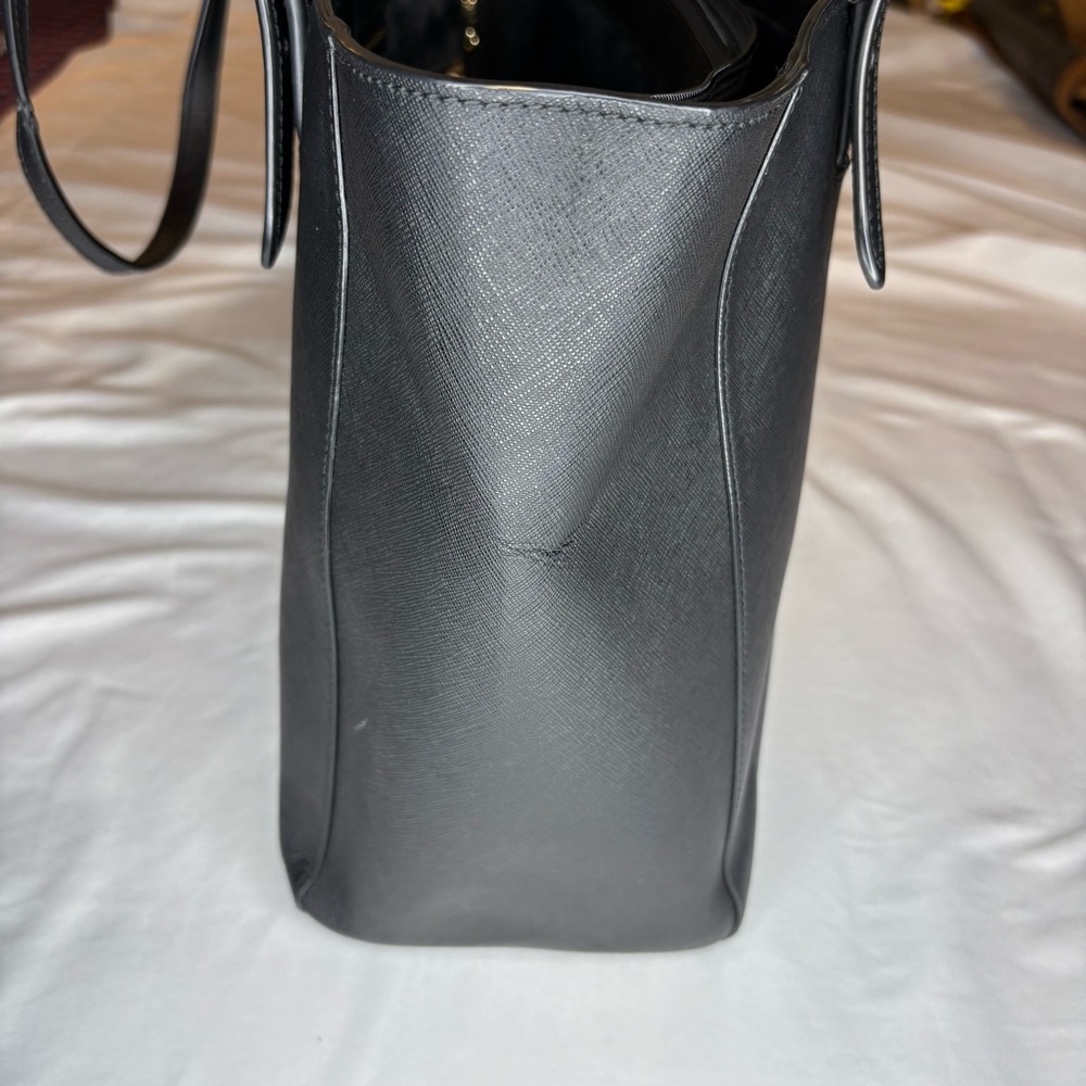 ❌SOLD!❌ $320 Tory Burch York Tote Black Saffiano Leather size Large EUC - Picture 8 of 17